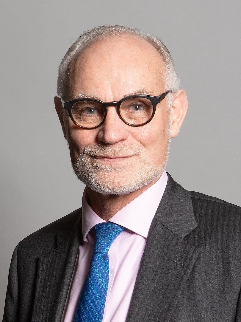 //www.eco-equity.com/wp-content/uploads/2020/11/1200px-Official_portrait_of_Crispin_Blunt_MP_crop_2-1.jpg